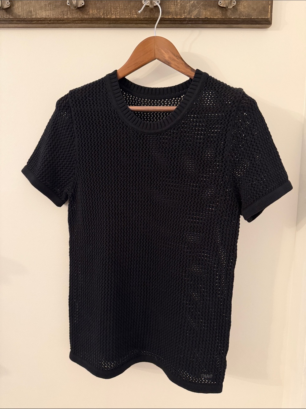 Aritzia TNA Woman’s Black Knit Mesh Short-Sleeve sweater size M